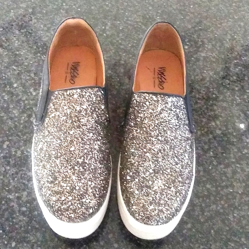 Mossimo slip ons